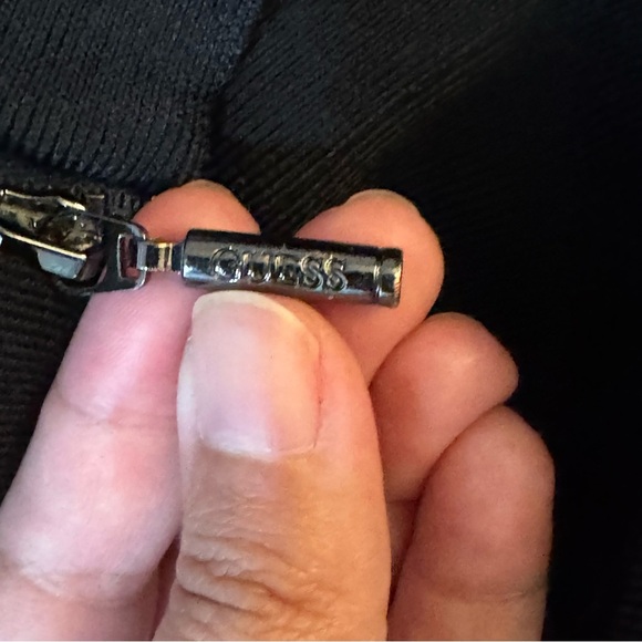 Guess Black Fitted Crop Tank Top

#1112 - Picture 7 of 8